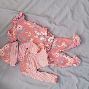 4 peice outfit Carter's size preemie floral pink